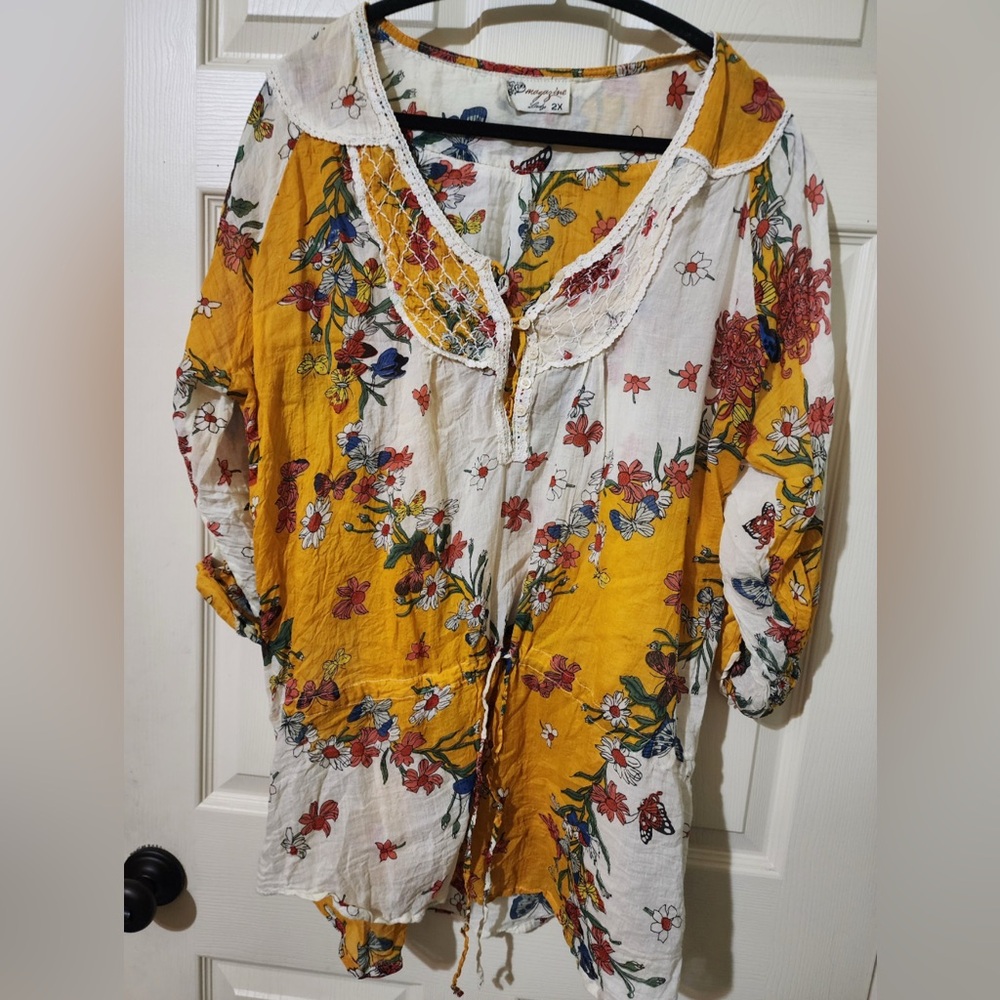 Modcloth Gold and White 3/4 Sleeve Tie Front Blouse